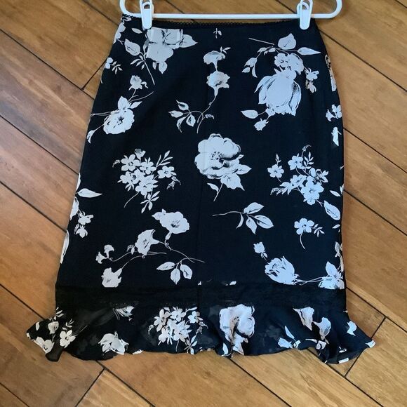 Sonia Silk Skirt 🖤💟❤️ - Picture 3 of 5